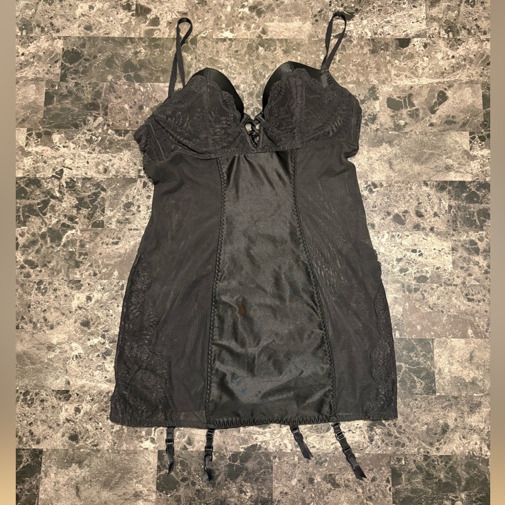Vintage Y2K Victoria’s Secret Black Lace Corset Bustier Garter Slip 34B